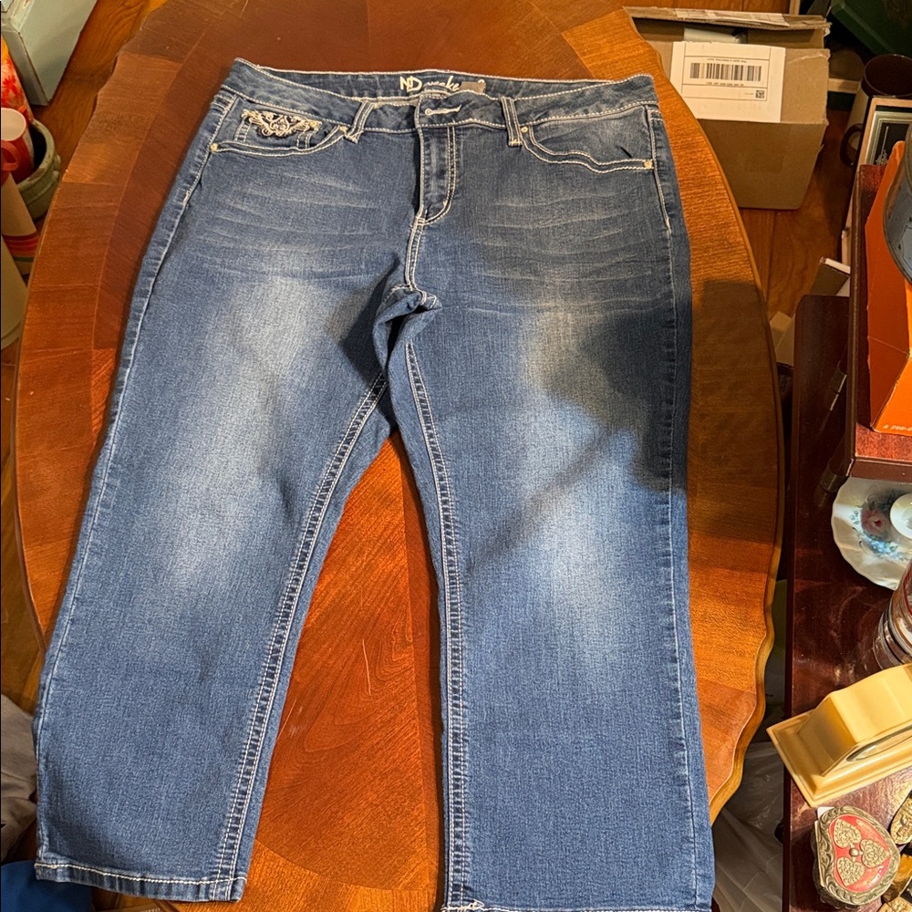 Stylish Blue Cropped Jeans